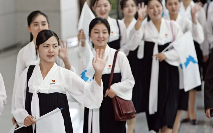 Phu nhân nhà lãnh đạo Kim Jong Un từng tới Hàn Quốc năm 2005