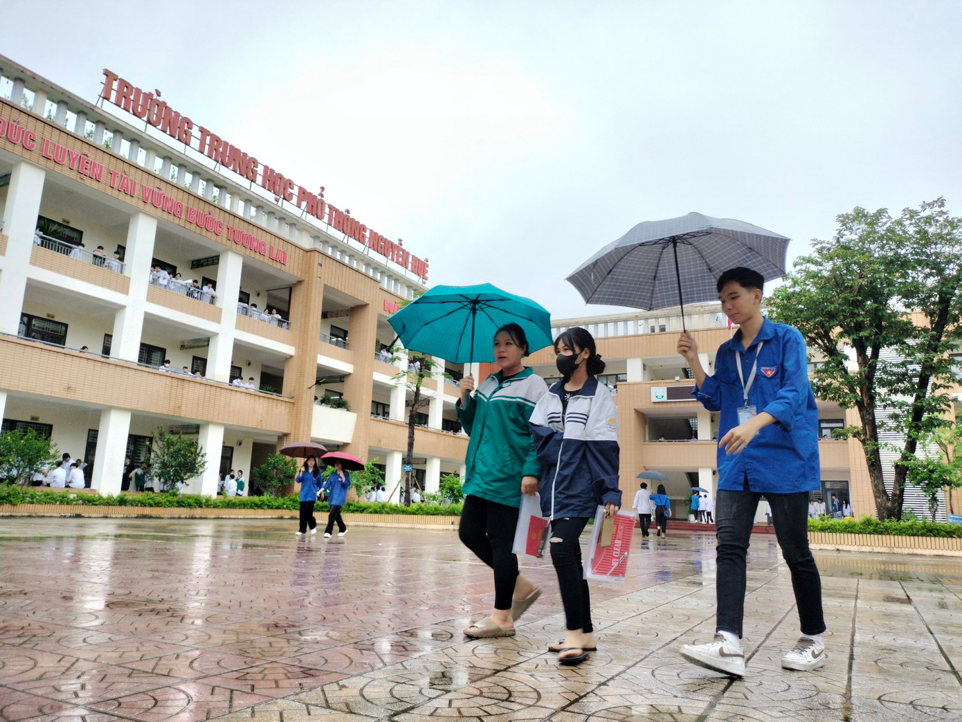 Hơn 1 triệu thí sinh làm thủ tục thi tốt nghiệp ảnh 51 Hơn 1 triệu thí sinh làm thủ tục thi tốt nghiệp ảnh 51