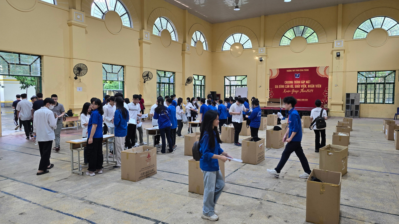 Điểm thi trường THPT Phan Đình Phùng (quận Ba Đình, TP Hà Nội). Ảnh: Mạnh Thắng