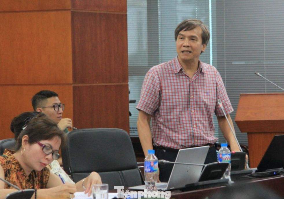 TS. Trần Ngọc Cường - Nguyên Trưởng phòng Sinh thái, Cục Bảo tồn thiên nhiên và Đa dạng sinh học trao đổi tại chương trình. TS. Trần Ngọc Cường - Nguyên Trưởng phòng Sinh thái, Cục Bảo tồn thiên nhiên và Đa dạng sinh học trao đổi tại chương trình.