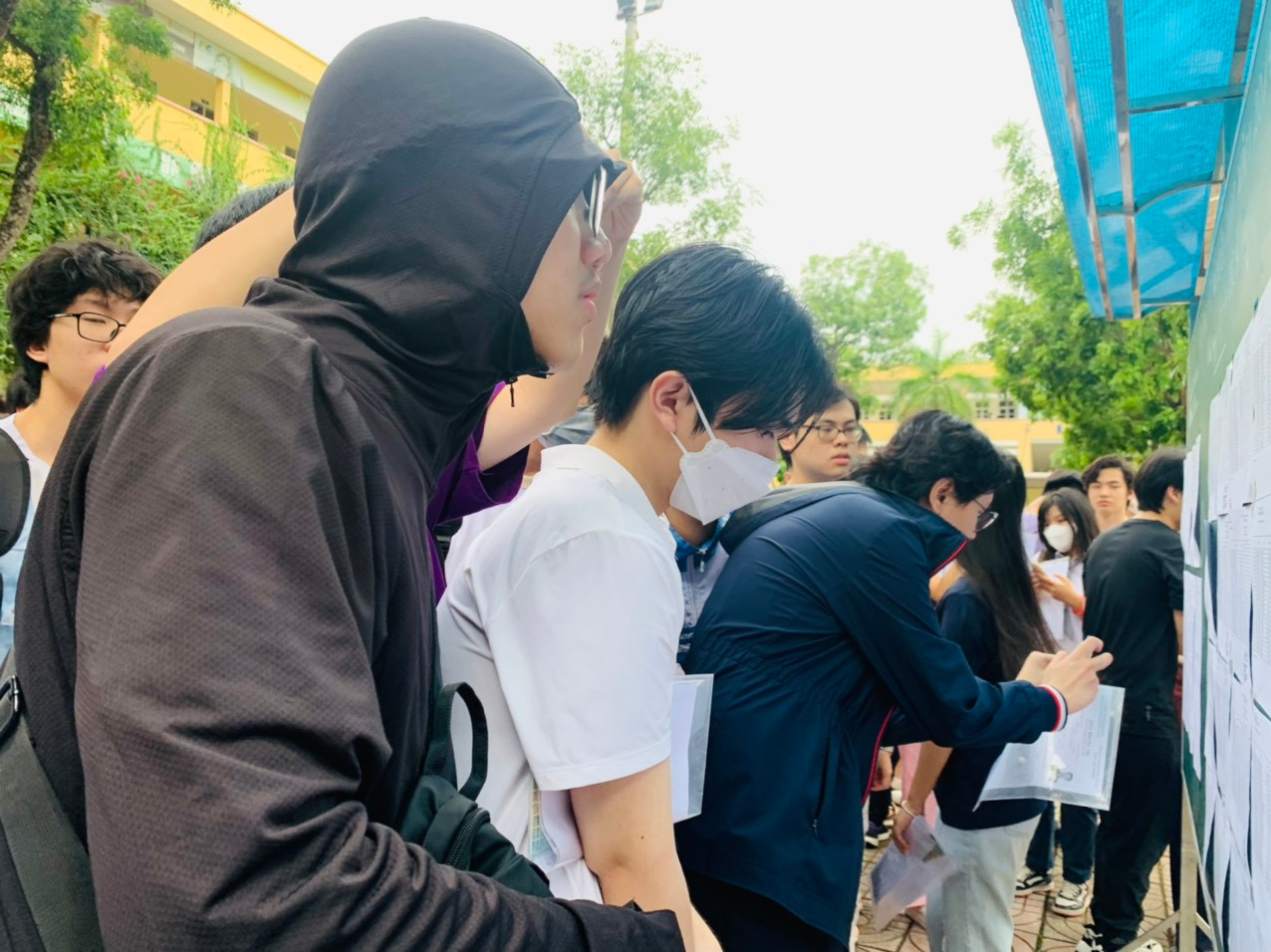 Hơn 1 triệu thí sinh làm thủ tục thi tốt nghiệp ảnh 39 Hơn 1 triệu thí sinh làm thủ tục thi tốt nghiệp ảnh 39