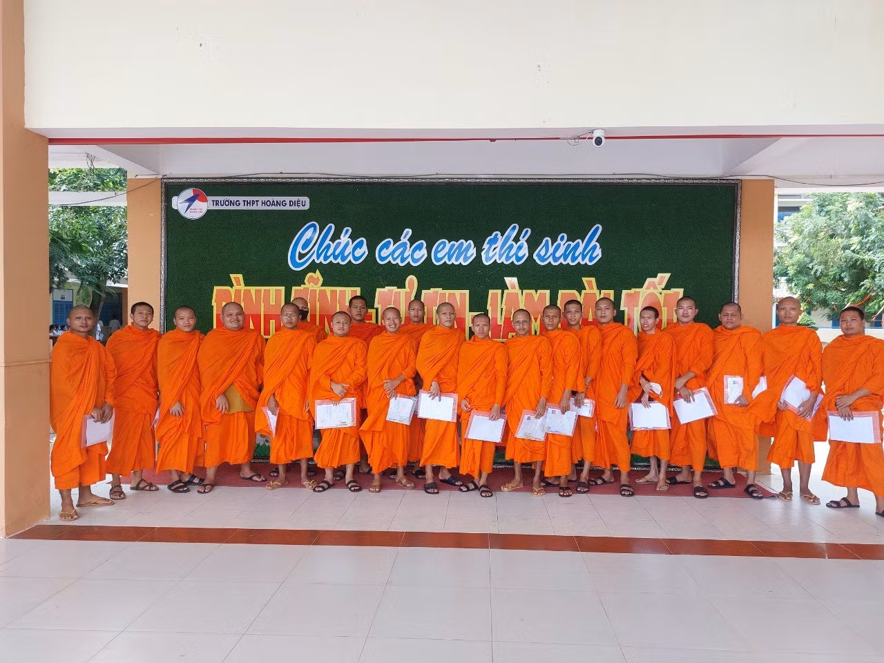 Hơn 1 triệu thí sinh làm thủ tục thi tốt nghiệp ảnh 70