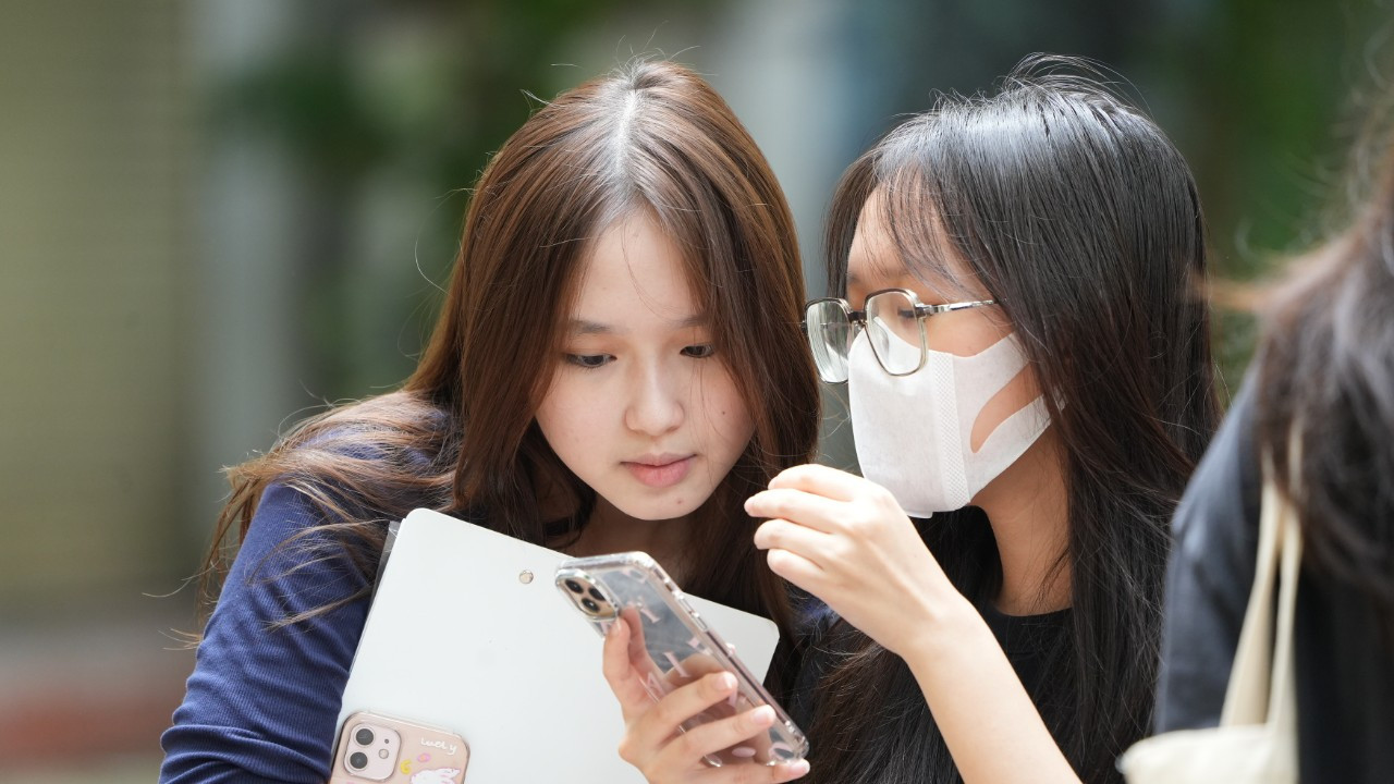 Hơn 1 triệu thí sinh làm thủ tục thi tốt nghiệp ảnh 19 Hơn 1 triệu thí sinh làm thủ tục thi tốt nghiệp ảnh 19