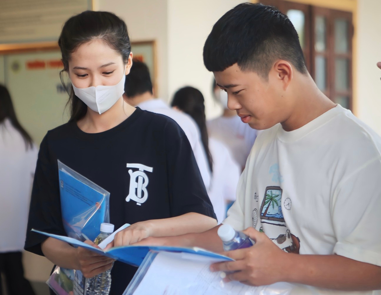 Bài thi tổ hợp vừa sức, sỹ tử phấn khởi tự tin đạt điểm cao ảnh 31 Bài thi tổ hợp vừa sức, sỹ tử phấn khởi tự tin đạt điểm cao ảnh 31