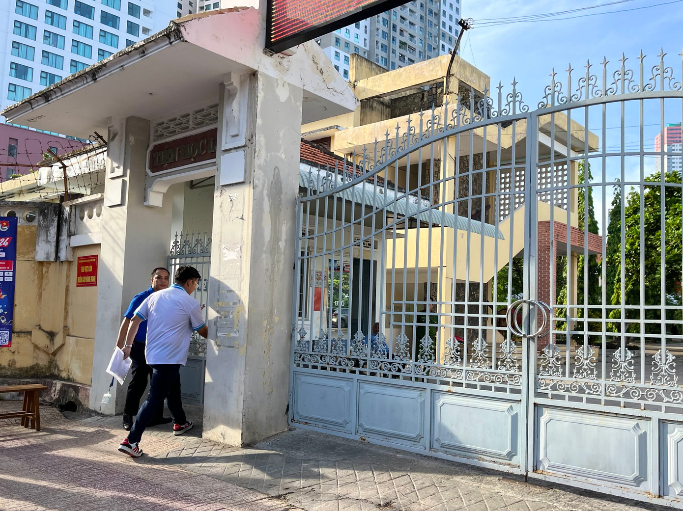 CẬP NHẬT: Kết thúc thi văn, thí sinh tự tin đạt điểm cao ảnh 71