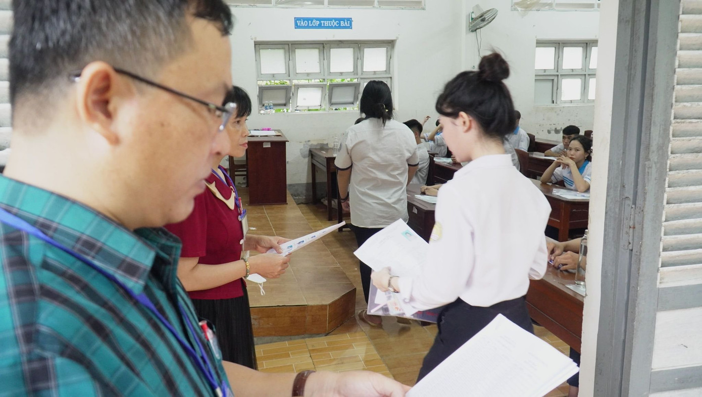 CẬP NHẬT: Kết thúc thi văn, thí sinh tự tin đạt điểm cao ảnh 100