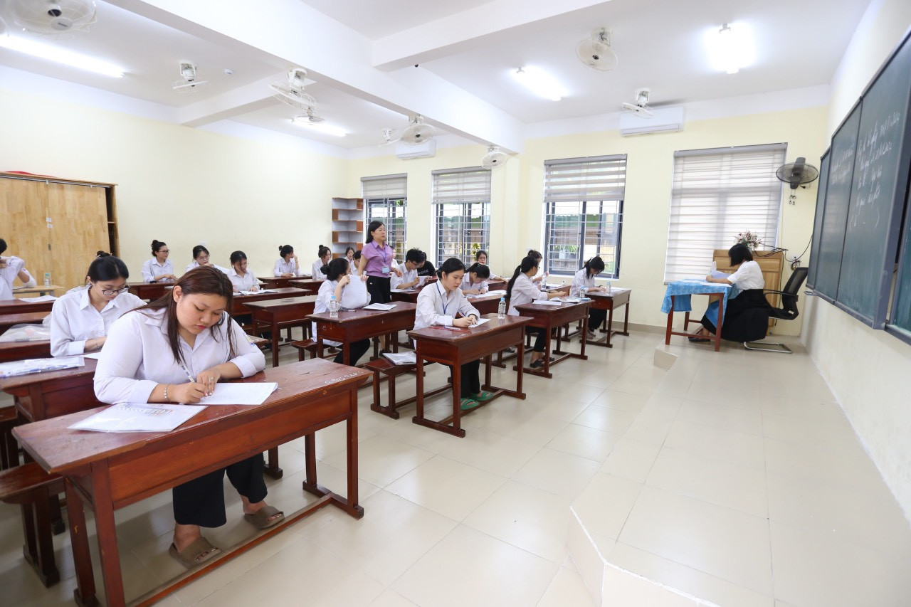 CẬP NHẬT: Kết thúc thi văn, thí sinh tự tin đạt điểm cao ảnh 73