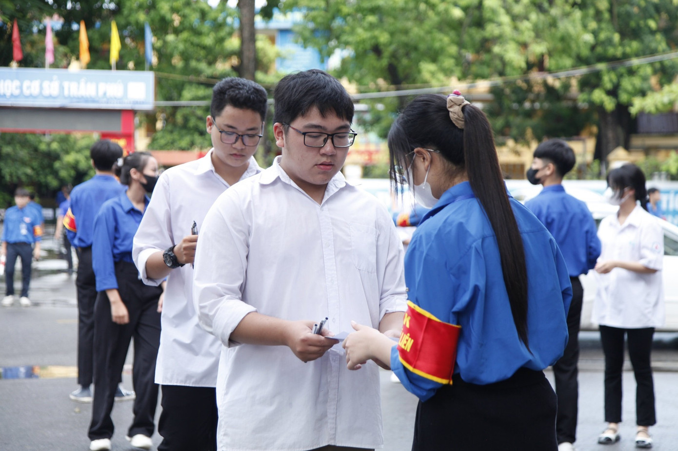 CẬP NHẬT: Kết thúc thi văn, thí sinh tự tin đạt điểm cao ảnh 7