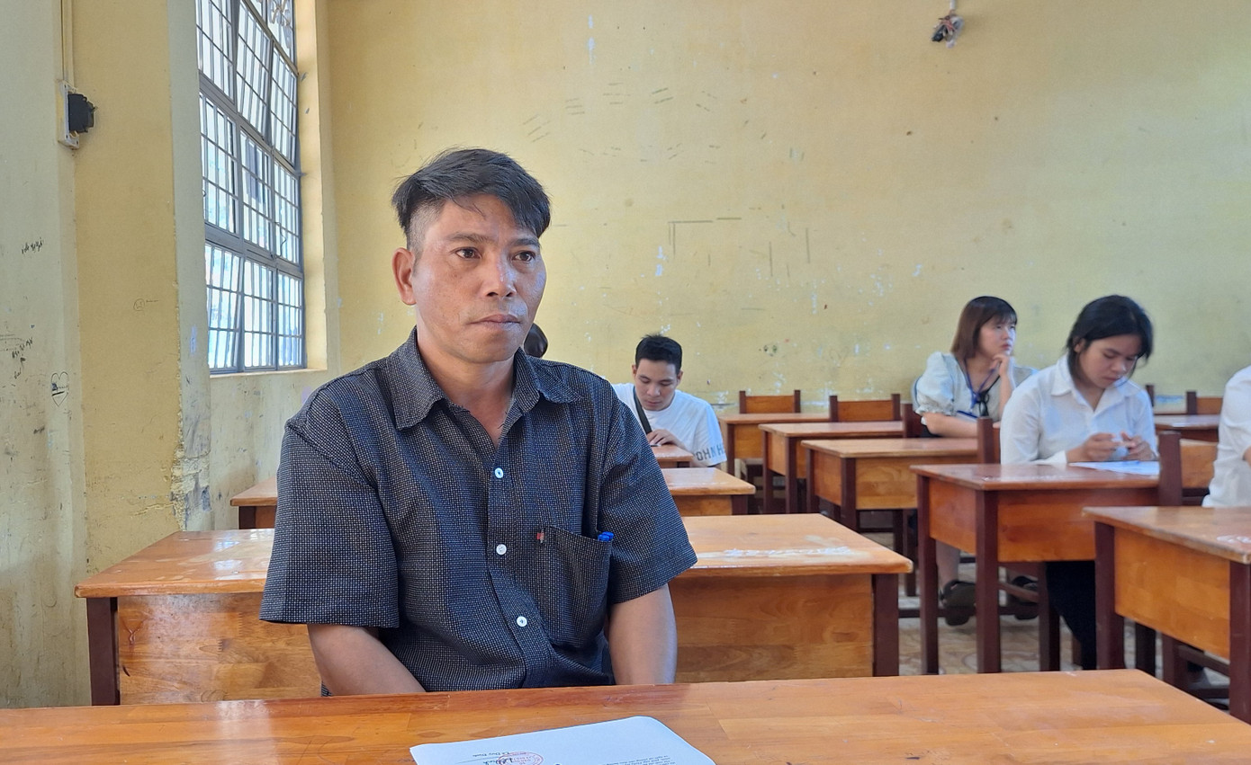 Anh Un nghe giám thị phổ biến quy chế thi Anh Un nghe giám thị phổ biến quy chế thi