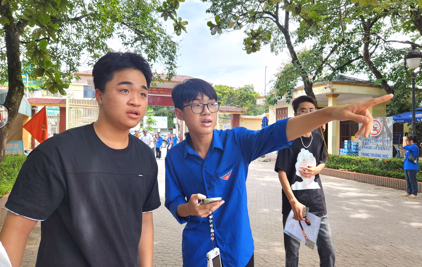 Hơn 1 triệu thí sinh làm thủ tục thi tốt nghiệp ảnh 76