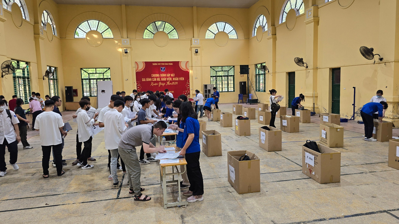 CẬP NHẬT: Kết thúc thi văn, thí sinh tự tin đạt điểm cao ảnh 21