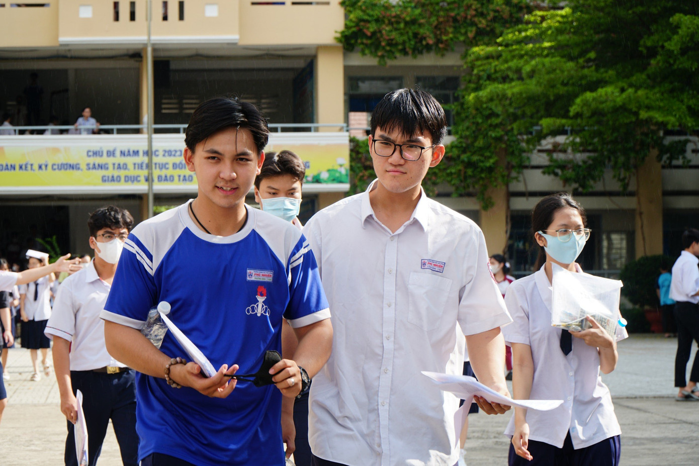 Thí sinh TPHCM tươi cười rạng rỡ sau khi kết thúc kỳ thi tốt nghiệp THPT 2024 Thí sinh TPHCM tươi cười rạng rỡ sau khi kết thúc kỳ thi tốt nghiệp THPT 2024