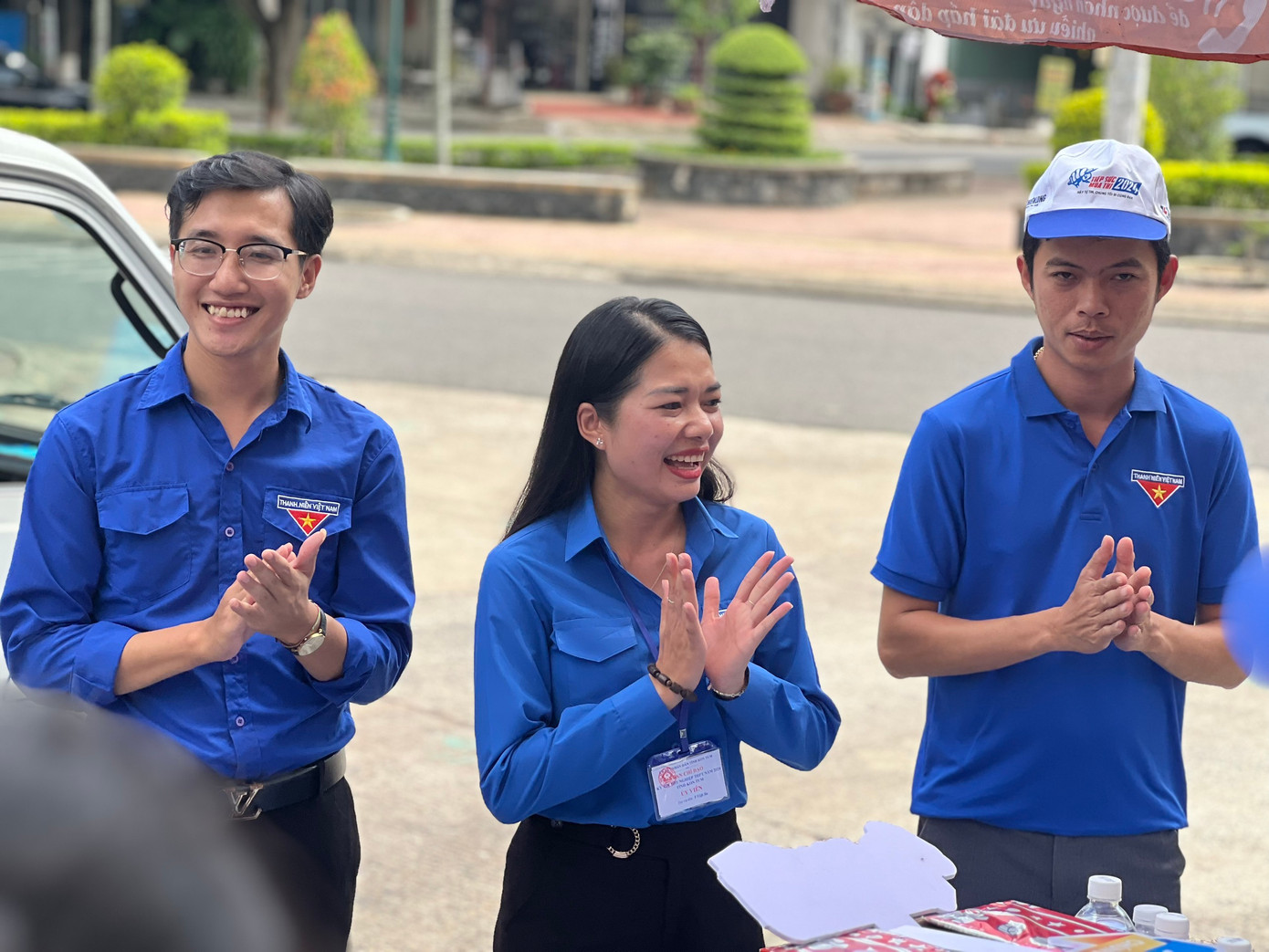 CẬP NHẬT: Sỹ tử làm xong môn Toán, tự tin đạt 8 điểm ảnh 34 CẬP NHẬT: Sỹ tử làm xong môn Toán, tự tin đạt 8 điểm ảnh 34