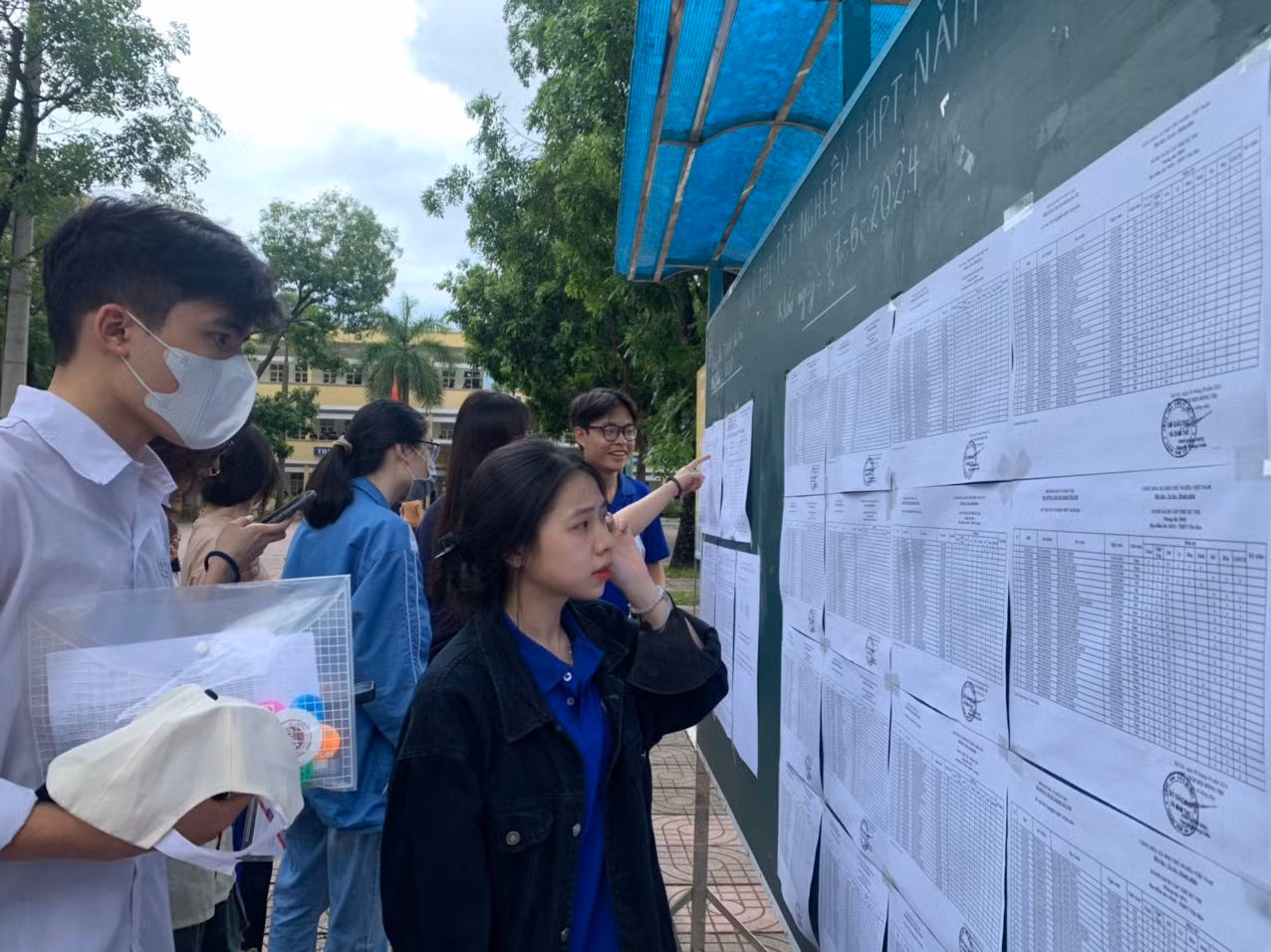 Hơn 1 triệu thí sinh làm thủ tục thi tốt nghiệp ảnh 37