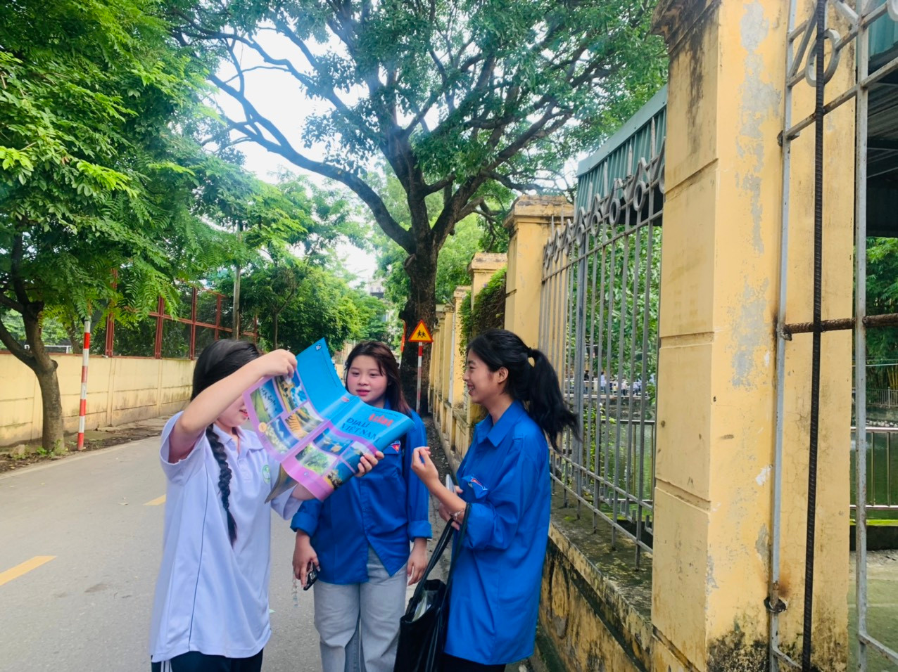 Kiểm tra lại đồ dùng trước khi vào phòng thi Kiểm tra lại đồ dùng trước khi vào phòng thi