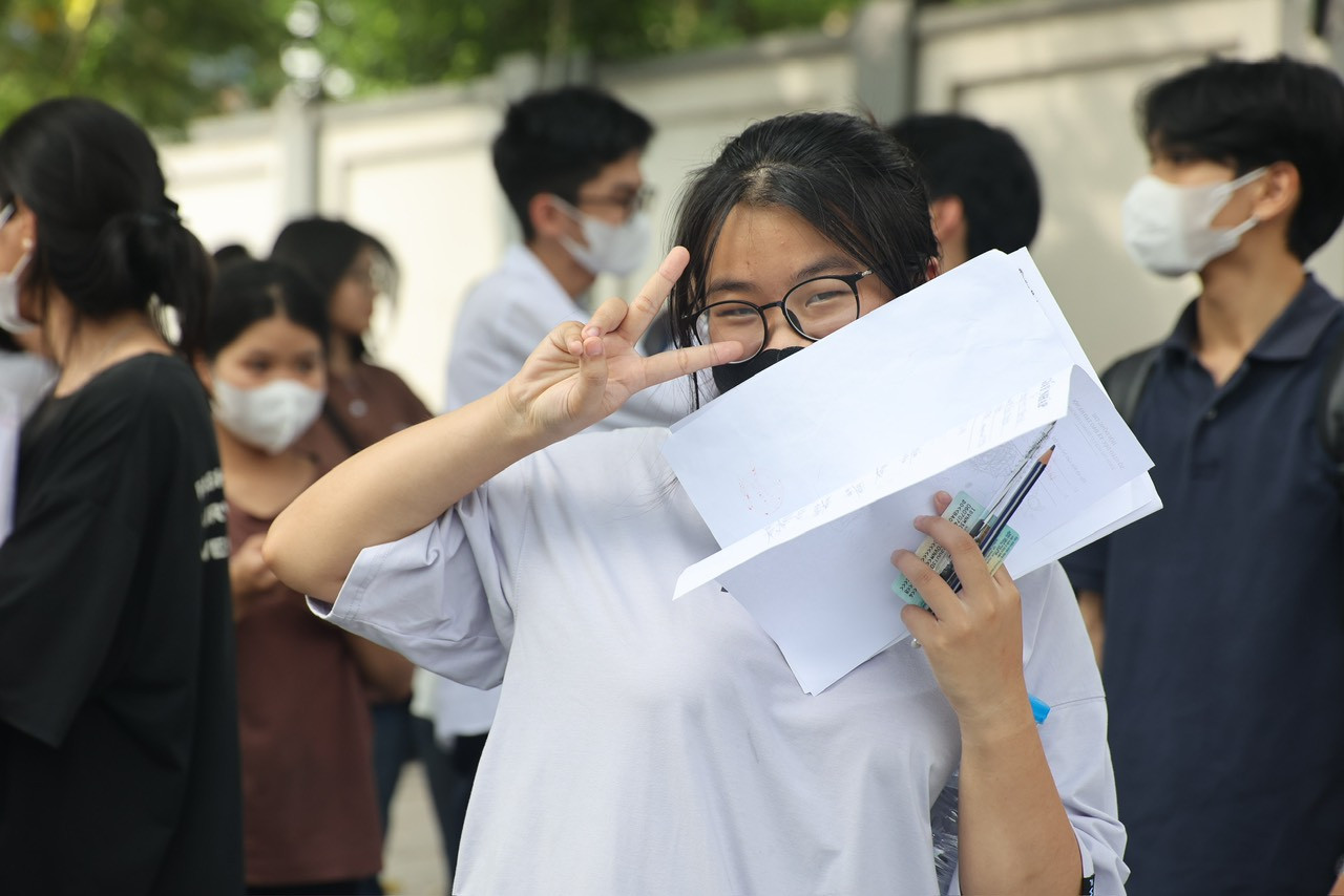 Thí sinh hoàn thành thi tốt nghiệp, tự tin sẽ có nhiều điểm 10 Ngoại ngữ ảnh 19 Thí sinh hoàn thành thi tốt nghiệp, tự tin sẽ có nhiều điểm 10 Ngoại ngữ ảnh 19