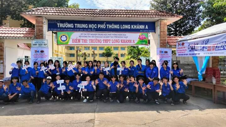 Thanh niên tình nguyện tiếp sức mùa thi