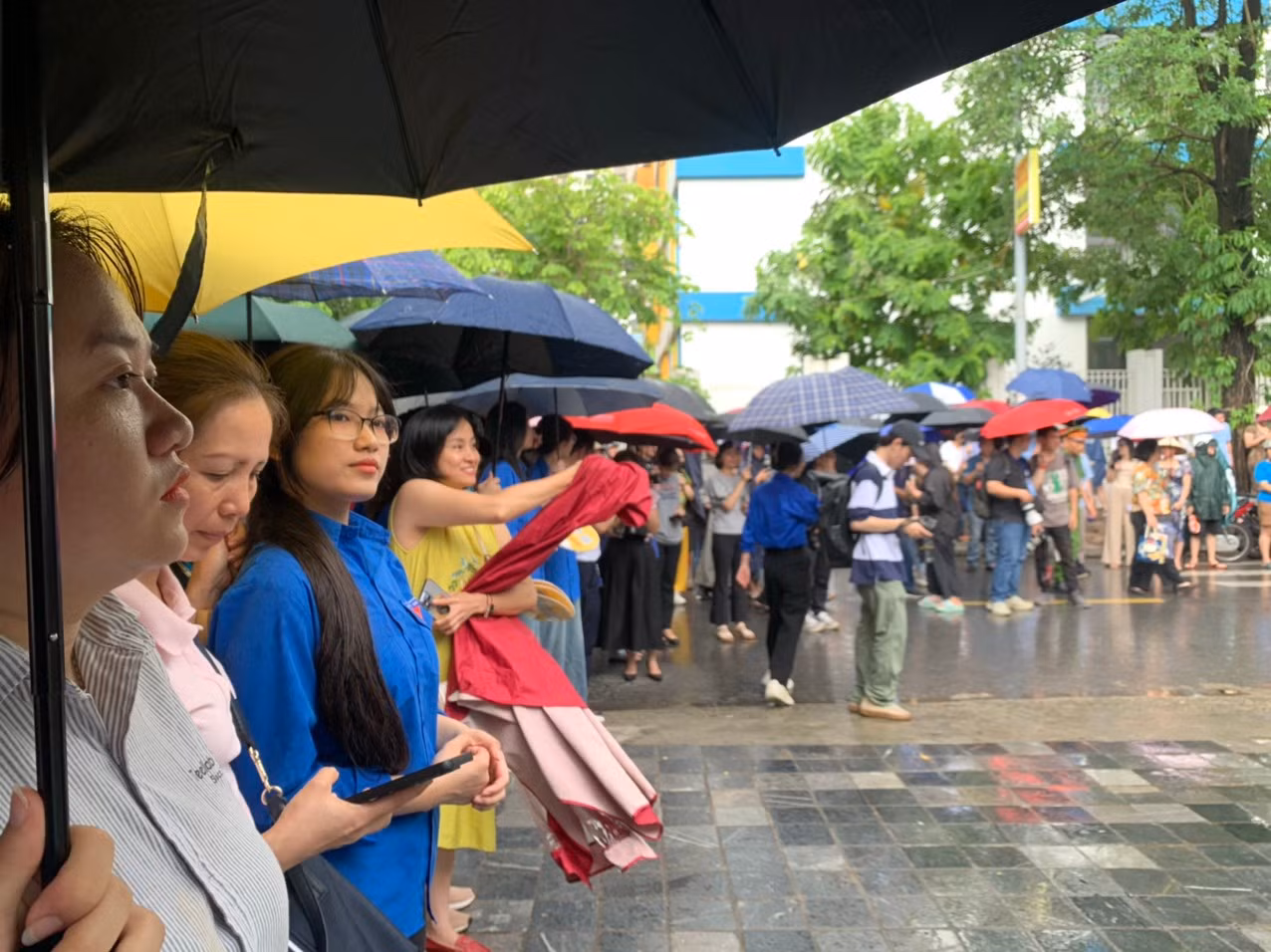CẬP NHẬT: Kết thúc thi văn, thí sinh tự tin đạt điểm cao ảnh 102