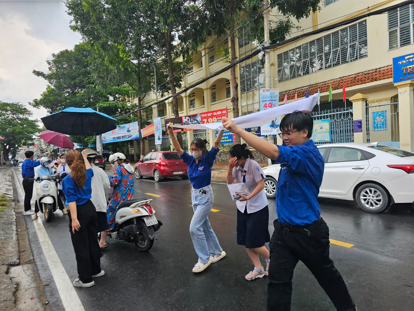 Thí sinh hoàn thành thi tốt nghiệp, tự tin sẽ có nhiều điểm 10 Ngoại ngữ ảnh 6 Thí sinh hoàn thành thi tốt nghiệp, tự tin sẽ có nhiều điểm 10 Ngoại ngữ ảnh 6