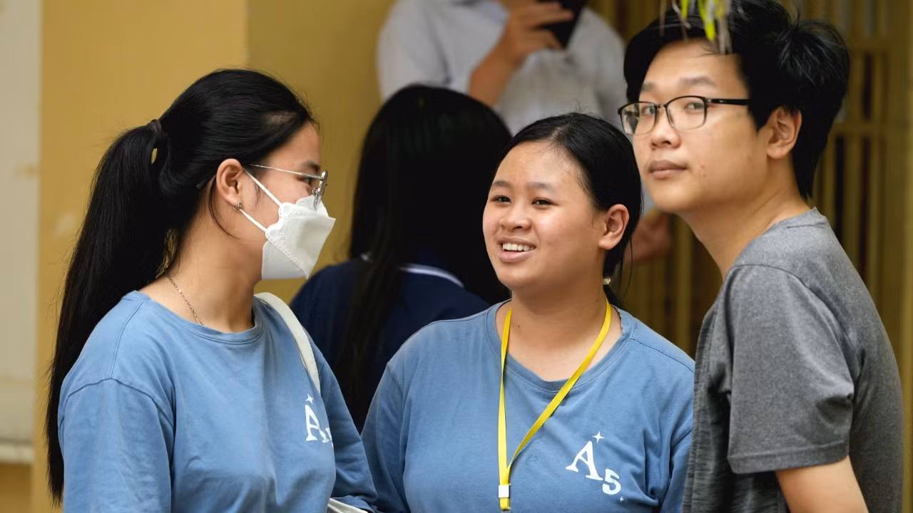 Hơn 1 triệu thí sinh làm thủ tục thi tốt nghiệp ảnh 18