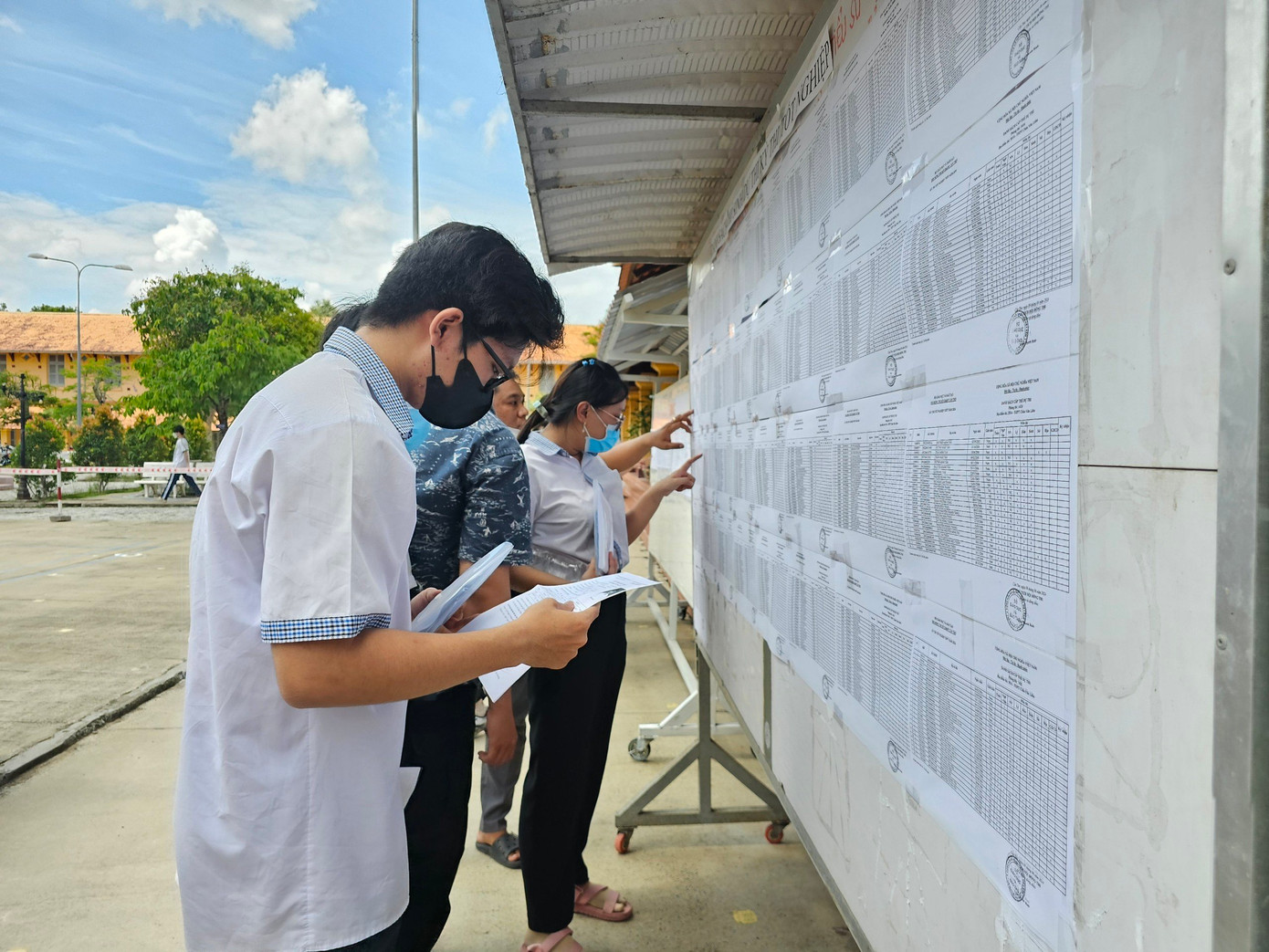 Hơn 1 triệu thí sinh làm thủ tục thi tốt nghiệp ảnh 43 Hơn 1 triệu thí sinh làm thủ tục thi tốt nghiệp ảnh 43