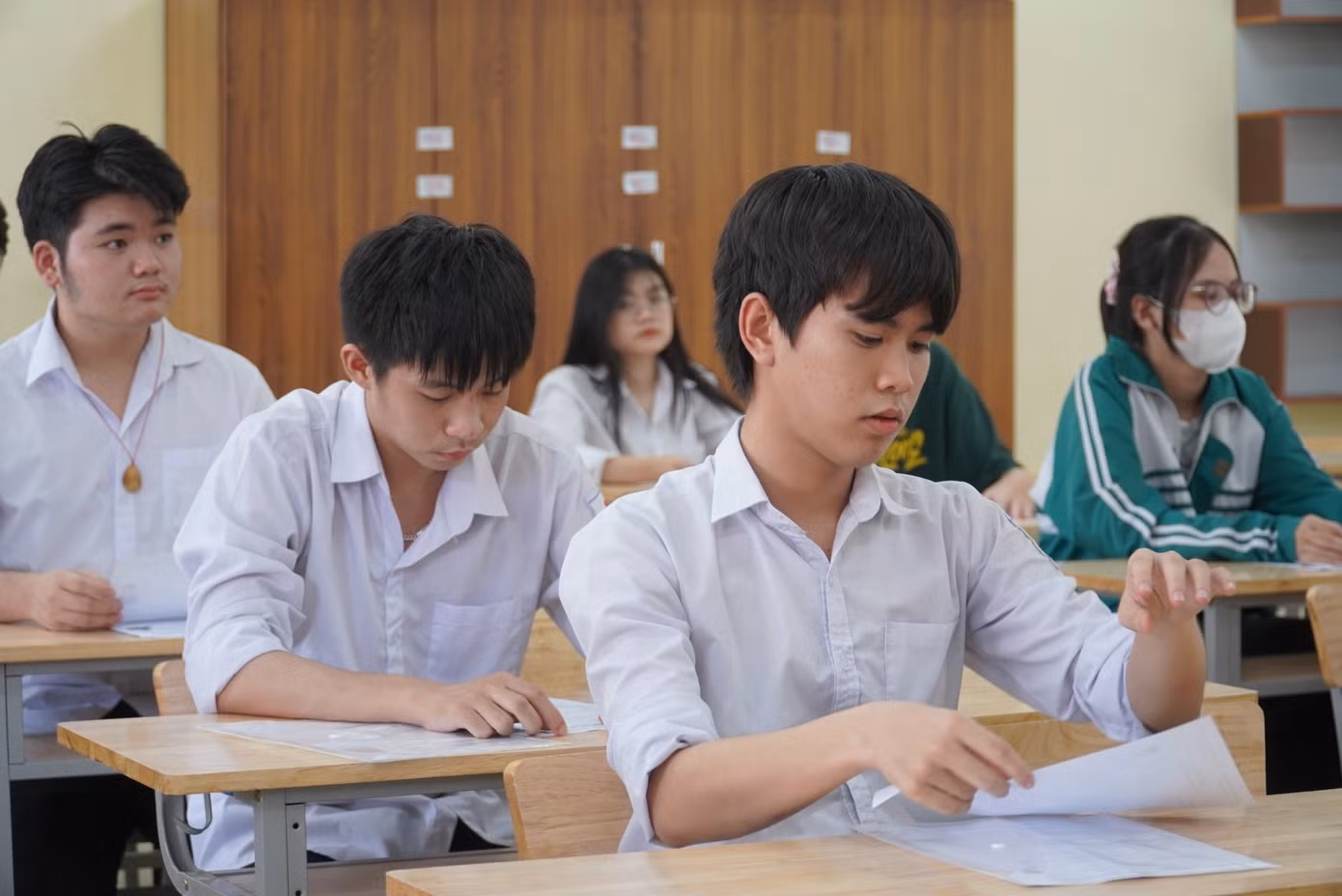 Hơn 1 triệu thí sinh làm thủ tục thi tốt nghiệp ảnh 85