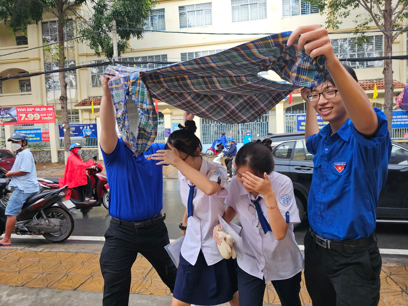 Thí sinh hoàn thành thi tốt nghiệp, tự tin sẽ có nhiều điểm 10 Ngoại ngữ ảnh 5 Thí sinh hoàn thành thi tốt nghiệp, tự tin sẽ có nhiều điểm 10 Ngoại ngữ ảnh 5