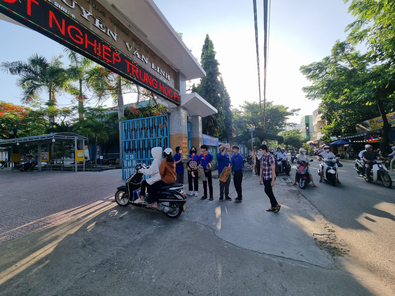 Bài thi tổ hợp vừa sức, sỹ tử phấn khởi tự tin đạt điểm cao ảnh 29 Bài thi tổ hợp vừa sức, sỹ tử phấn khởi tự tin đạt điểm cao ảnh 29