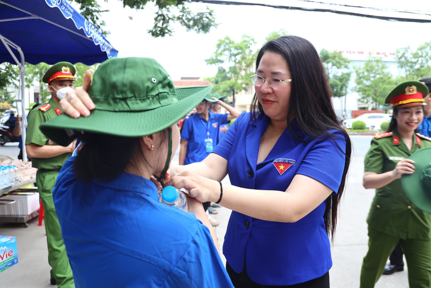 CẬP NHẬT: Kết thúc thi văn, thí sinh tự tin đạt điểm cao ảnh 74