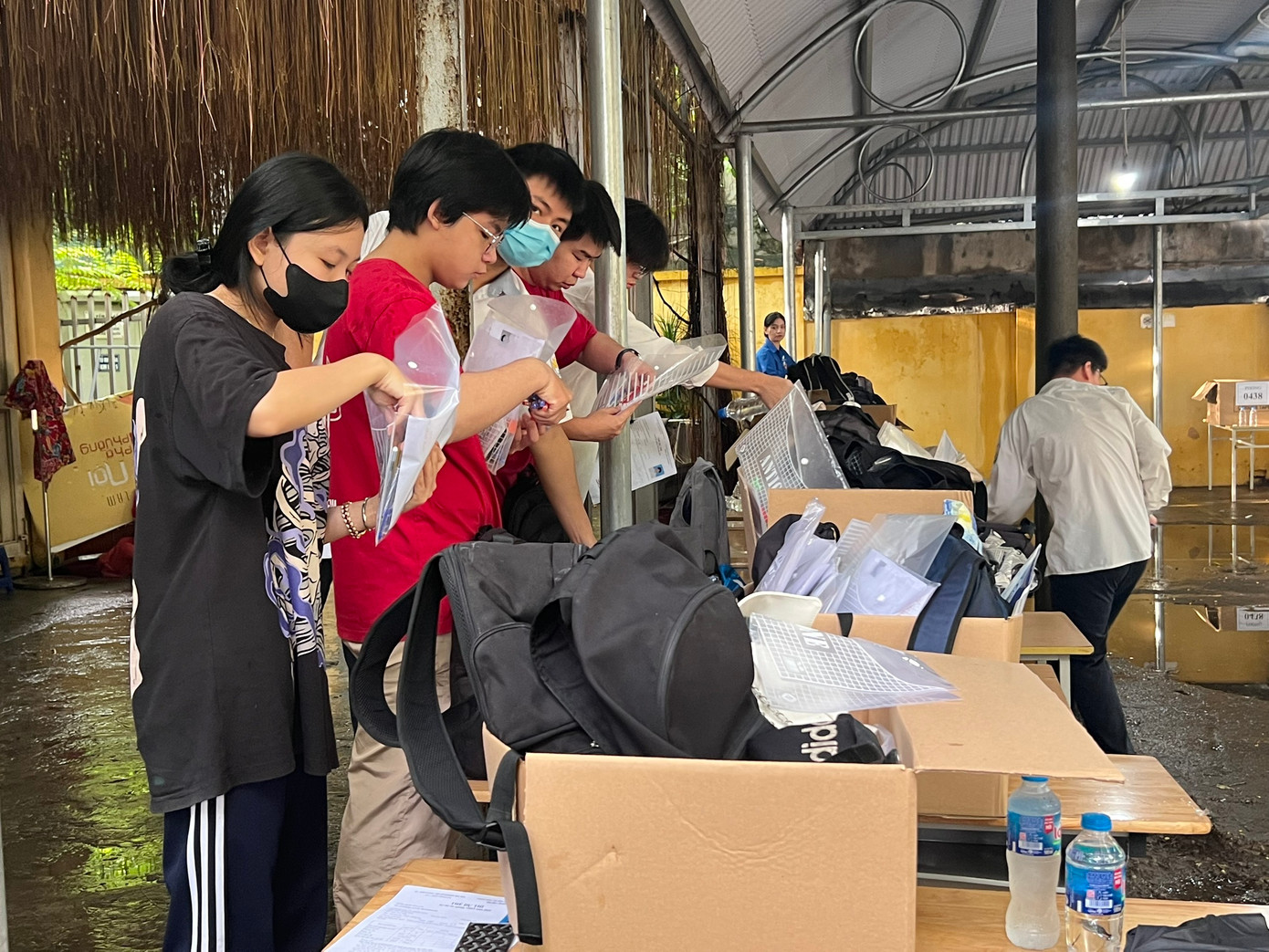 CẬP NHẬT: Kết thúc thi văn, thí sinh tự tin đạt điểm cao ảnh 81