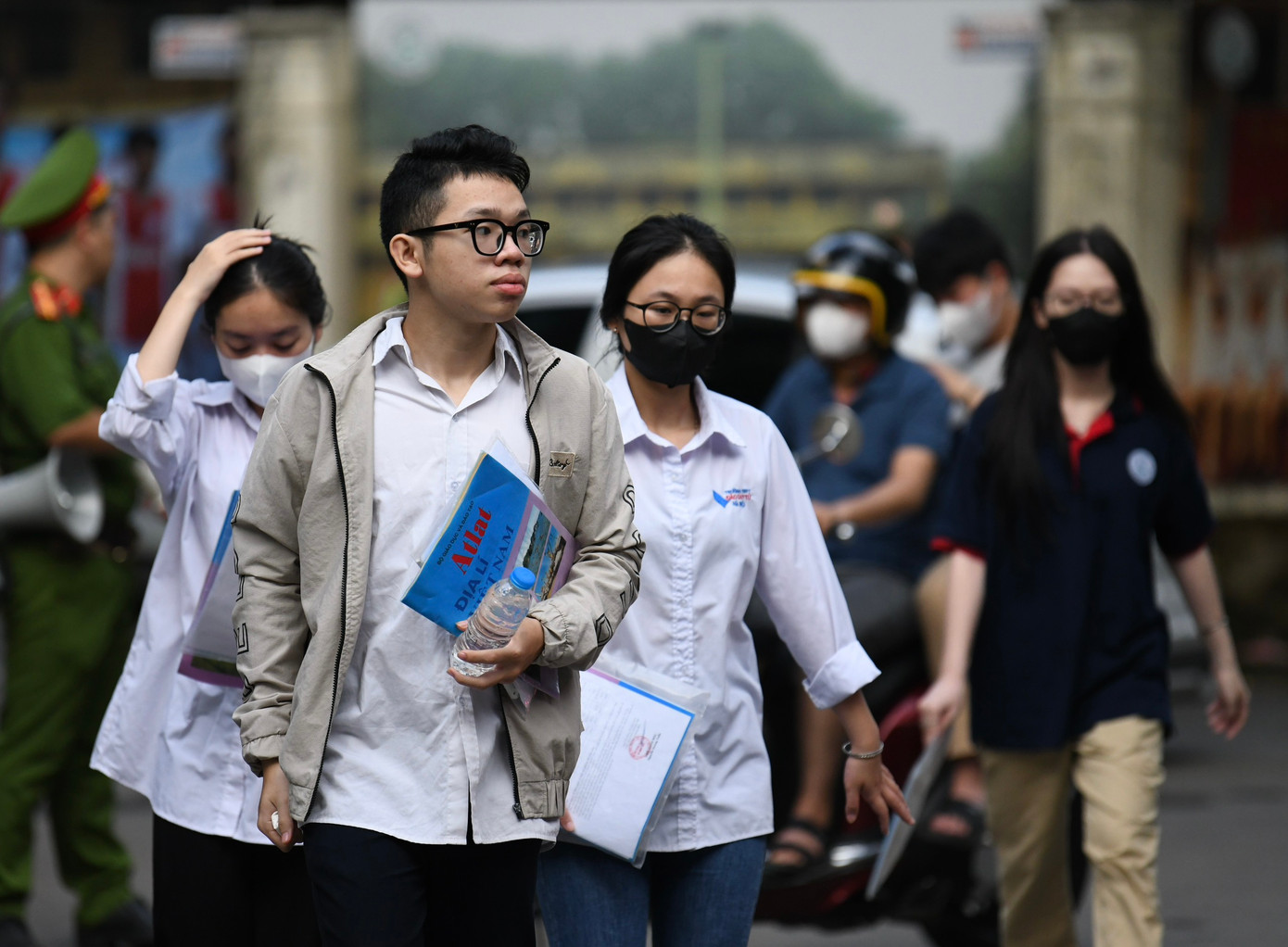 Bài thi tổ hợp vừa sức, sỹ tử phấn khởi tự tin đạt điểm cao ảnh 16 Bài thi tổ hợp vừa sức, sỹ tử phấn khởi tự tin đạt điểm cao ảnh 16