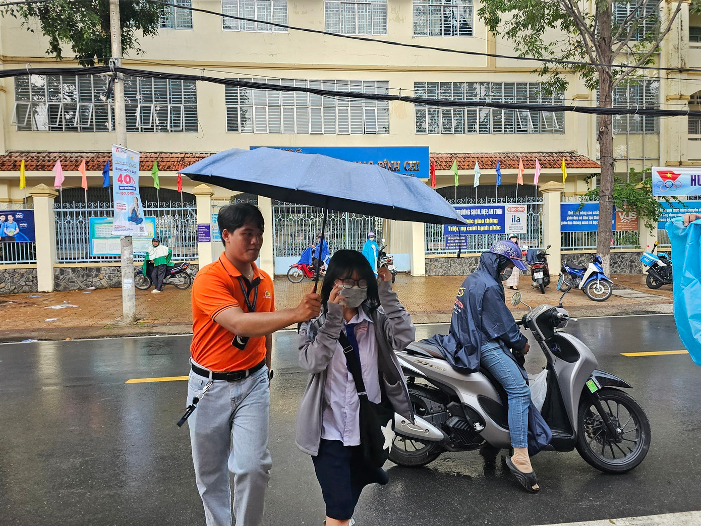 Thí sinh hoàn thành thi tốt nghiệp, tự tin sẽ có nhiều điểm 10 Ngoại ngữ ảnh 7 Thí sinh hoàn thành thi tốt nghiệp, tự tin sẽ có nhiều điểm 10 Ngoại ngữ ảnh 7