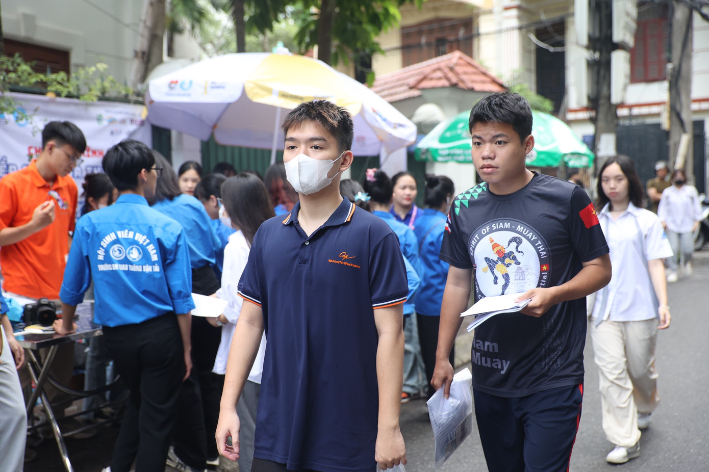 Bài thi tổ hợp vừa sức, sỹ tử phấn khởi tự tin đạt điểm cao ảnh 25 Bài thi tổ hợp vừa sức, sỹ tử phấn khởi tự tin đạt điểm cao ảnh 25