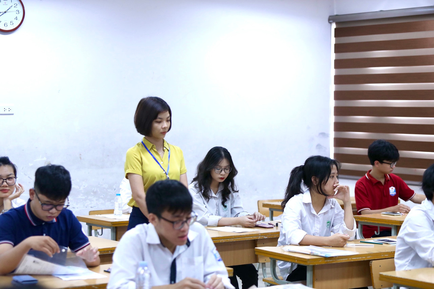 CẬP NHẬT: Sỹ tử làm xong môn Toán, tự tin đạt 8 điểm ảnh 26 CẬP NHẬT: Sỹ tử làm xong môn Toán, tự tin đạt 8 điểm ảnh 26