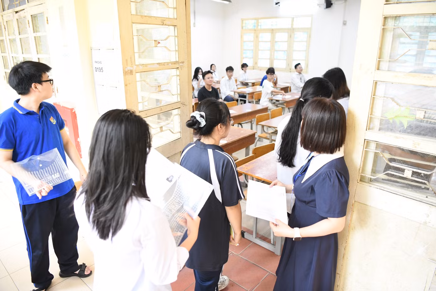 Hơn 1 triệu thí sinh làm thủ tục thi tốt nghiệp ảnh 62