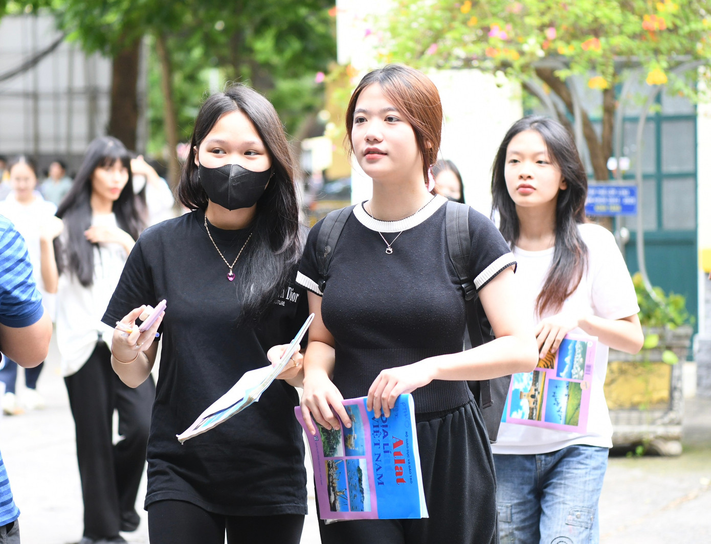 Bài thi tổ hợp vừa sức, sỹ tử phấn khởi tự tin đạt điểm cao ảnh 55 Bài thi tổ hợp vừa sức, sỹ tử phấn khởi tự tin đạt điểm cao ảnh 55