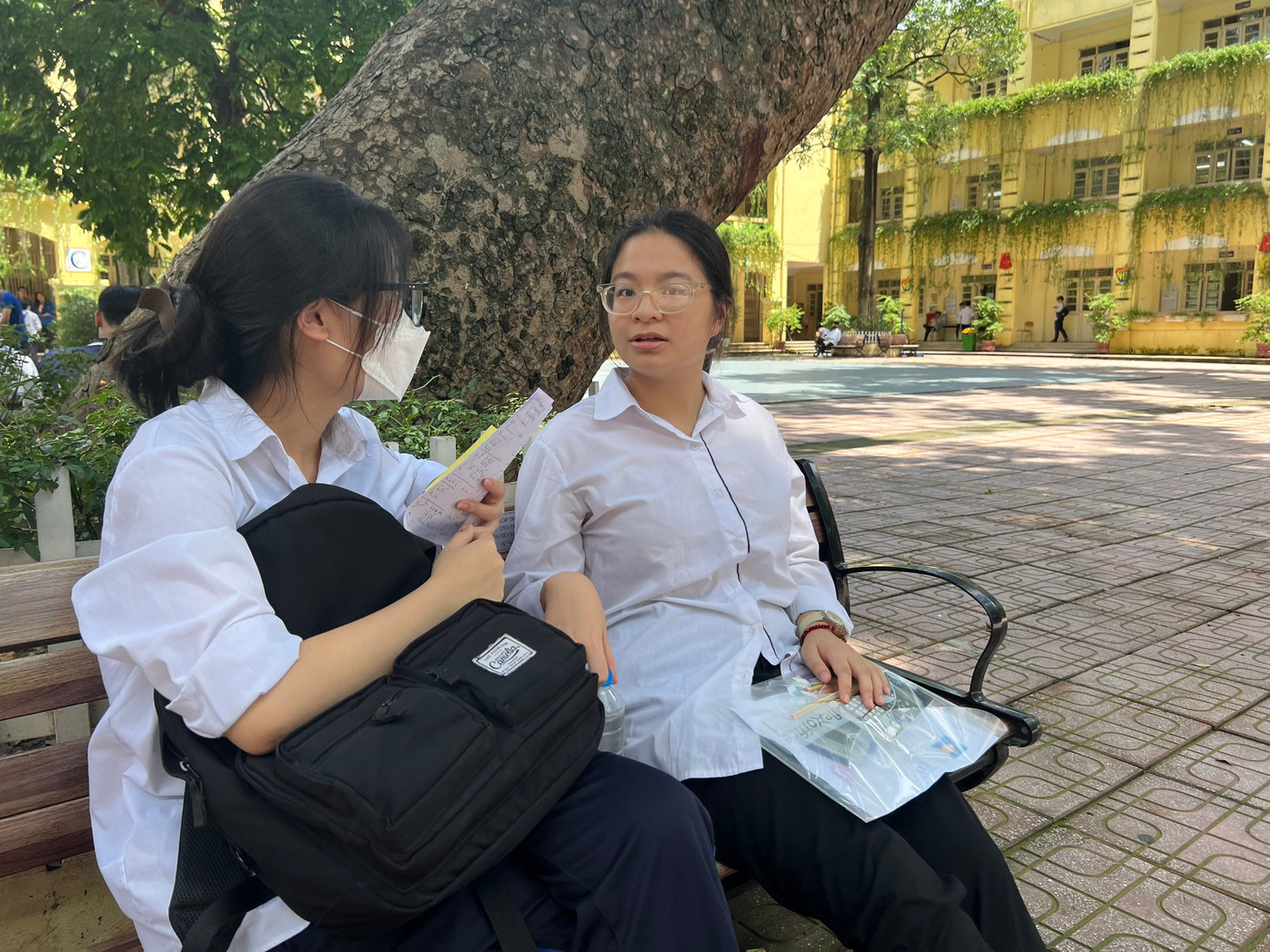 CẬP NHẬT: Sỹ tử làm xong môn Toán, tự tin đạt 8 điểm ảnh 13 CẬP NHẬT: Sỹ tử làm xong môn Toán, tự tin đạt 8 điểm ảnh 13