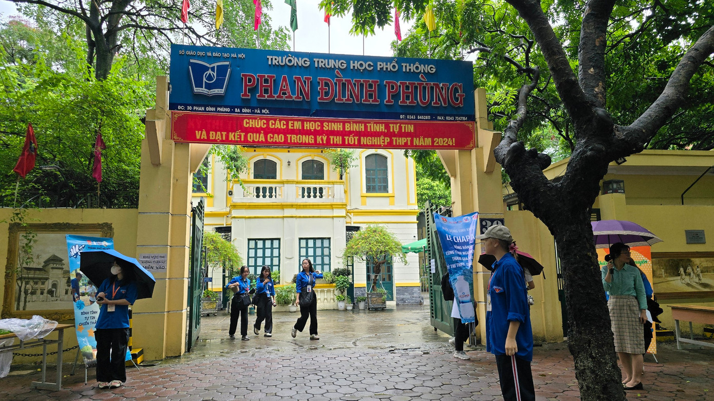 CẬP NHẬT: Kết thúc thi văn, thí sinh tự tin đạt điểm cao ảnh 19