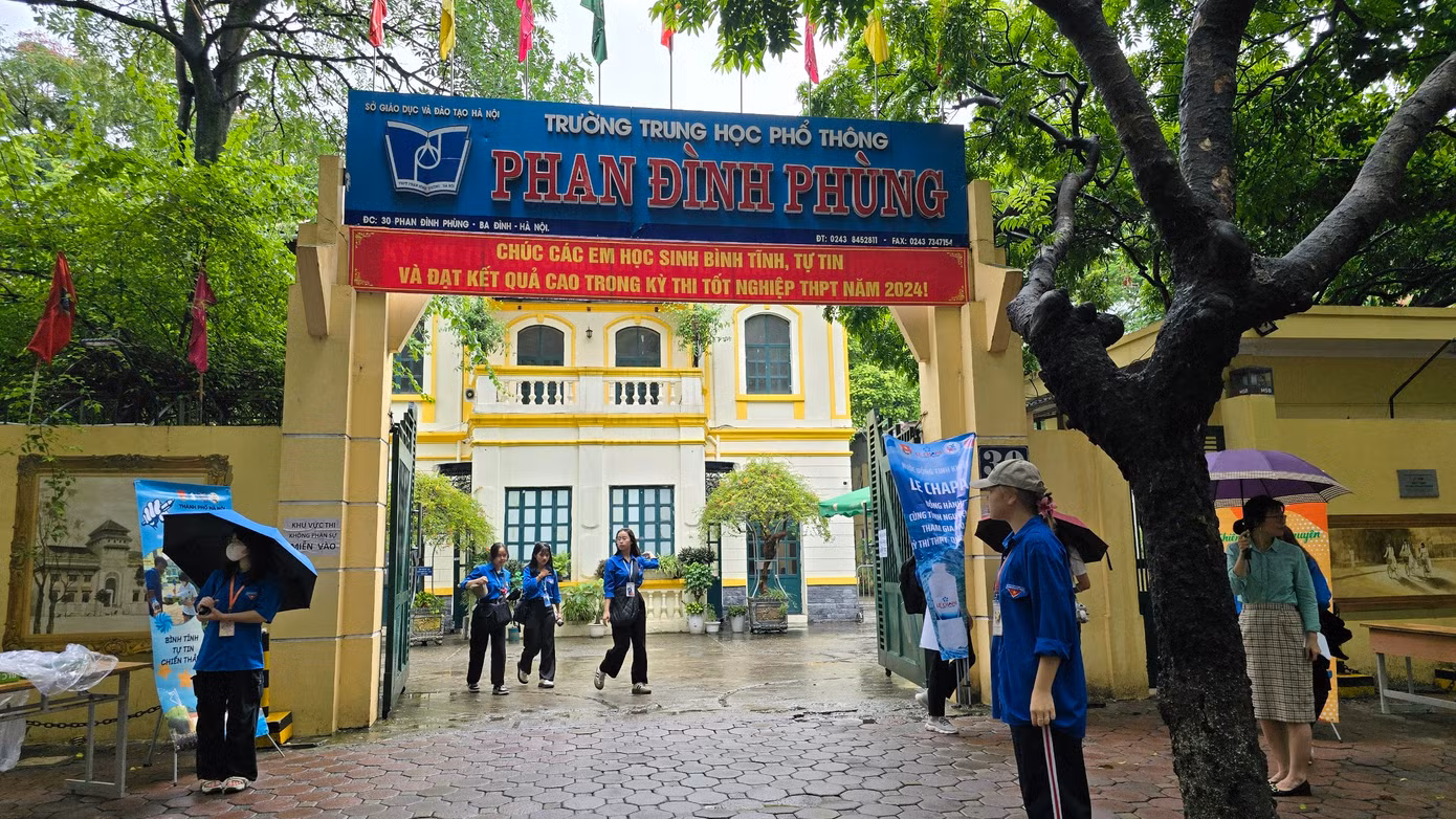 CẬP NHẬT: Kết thúc thi văn, thí sinh tự tin đạt điểm cao ảnh 19