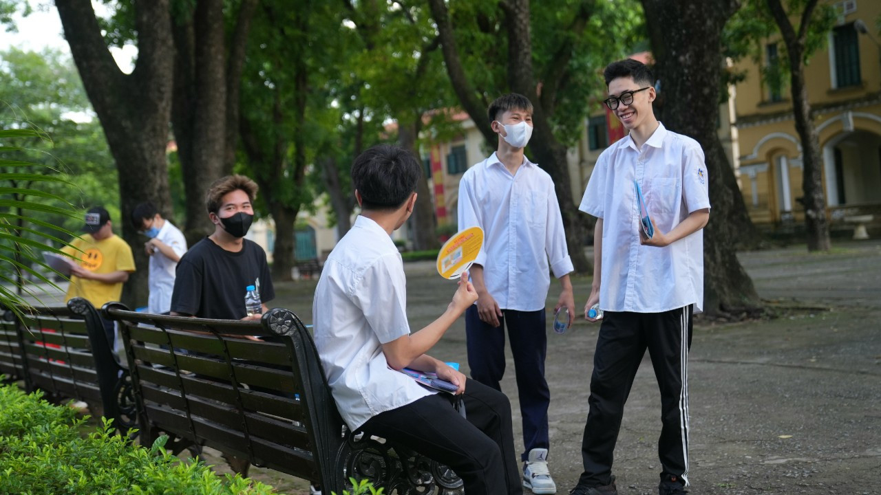 Bài thi tổ hợp vừa sức, sỹ tử phấn khởi tự tin đạt điểm cao ảnh 10 Bài thi tổ hợp vừa sức, sỹ tử phấn khởi tự tin đạt điểm cao ảnh 10