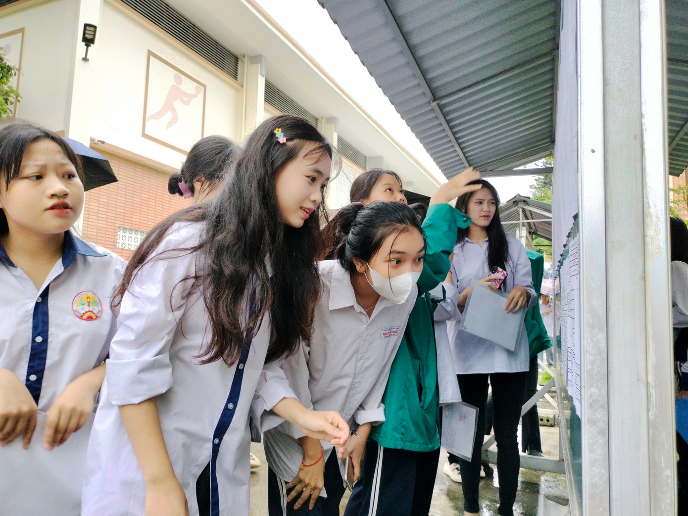 Hơn 1 triệu thí sinh làm thủ tục thi tốt nghiệp ảnh 53 Hơn 1 triệu thí sinh làm thủ tục thi tốt nghiệp ảnh 53