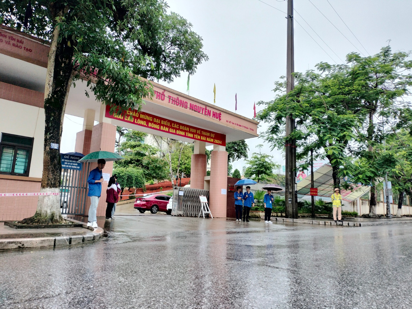 Hơn 1 triệu thí sinh làm thủ tục thi tốt nghiệp ảnh 50 Hơn 1 triệu thí sinh làm thủ tục thi tốt nghiệp ảnh 50