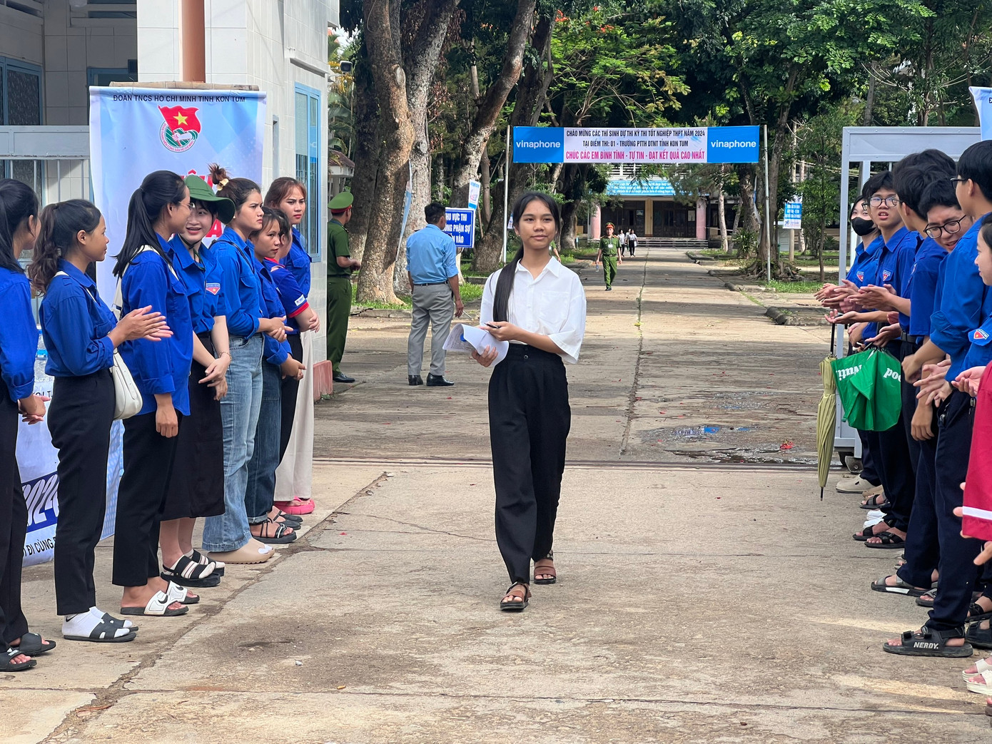 Thí sinh hoàn thành thi tốt nghiệp, tự tin sẽ có nhiều điểm 10 Ngoại ngữ ảnh 16 Thí sinh hoàn thành thi tốt nghiệp, tự tin sẽ có nhiều điểm 10 Ngoại ngữ ảnh 16