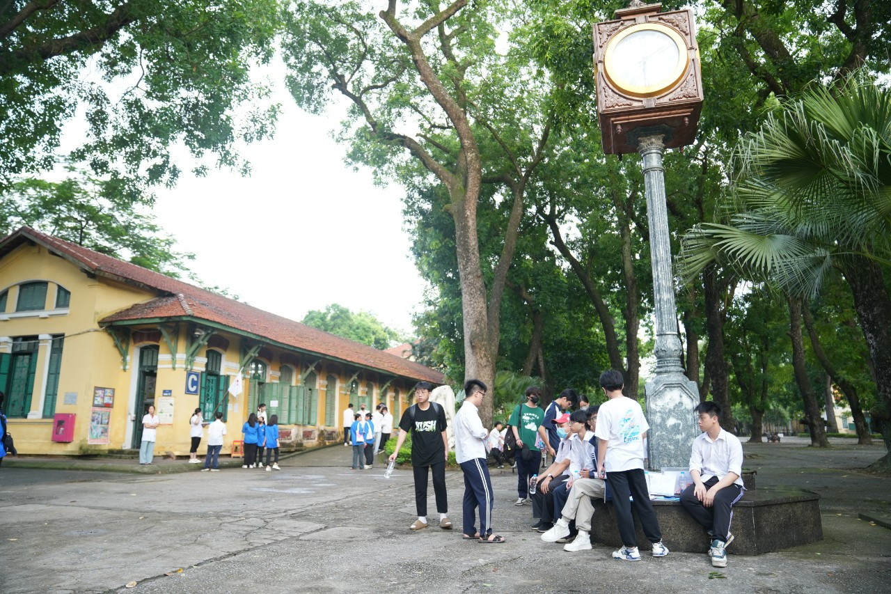 Bài thi tổ hợp vừa sức, sỹ tử phấn khởi tự tin đạt điểm cao ảnh 11 Bài thi tổ hợp vừa sức, sỹ tử phấn khởi tự tin đạt điểm cao ảnh 11