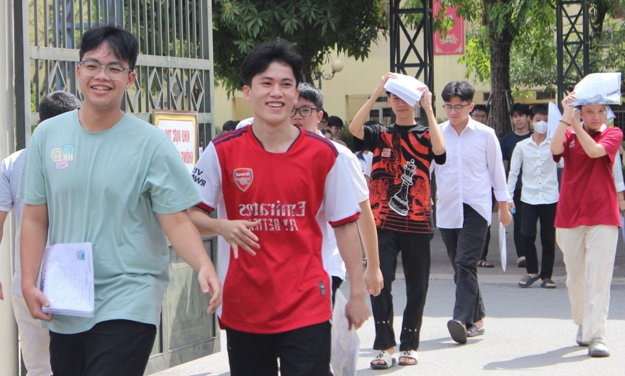 Thí sinh hoàn thành thi tốt nghiệp, tự tin sẽ có nhiều điểm 10 Ngoại ngữ ảnh 8 Thí sinh hoàn thành thi tốt nghiệp, tự tin sẽ có nhiều điểm 10 Ngoại ngữ ảnh 8