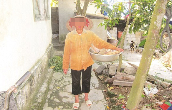 Sau 12 năm lênh đênh làm vợ xứ người, chị Tâm lại trở về với nghề mò cua, bắt ốc