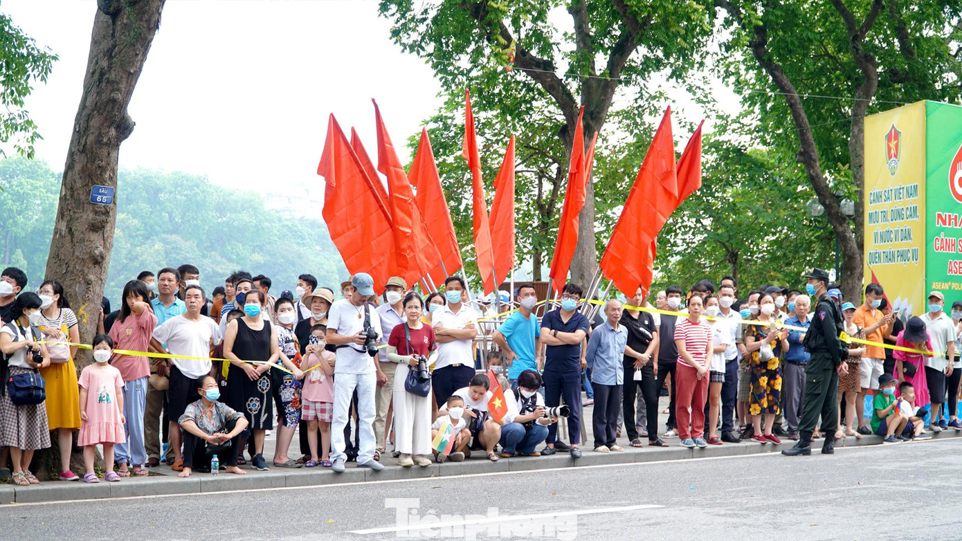 Từ sáng sớm, đông đảo cán bộ, chiến sĩ cảnh sát và người dân tới dự Chương trình biểu diễn diễu hành Nhạc hội Cảnh sát các nước ASEAN+ 2022. Từ sáng sớm, đông đảo cán bộ, chiến sĩ cảnh sát và người dân tới dự Chương trình biểu diễn diễu hành Nhạc hội Cảnh sát các nước ASEAN+ 2022.