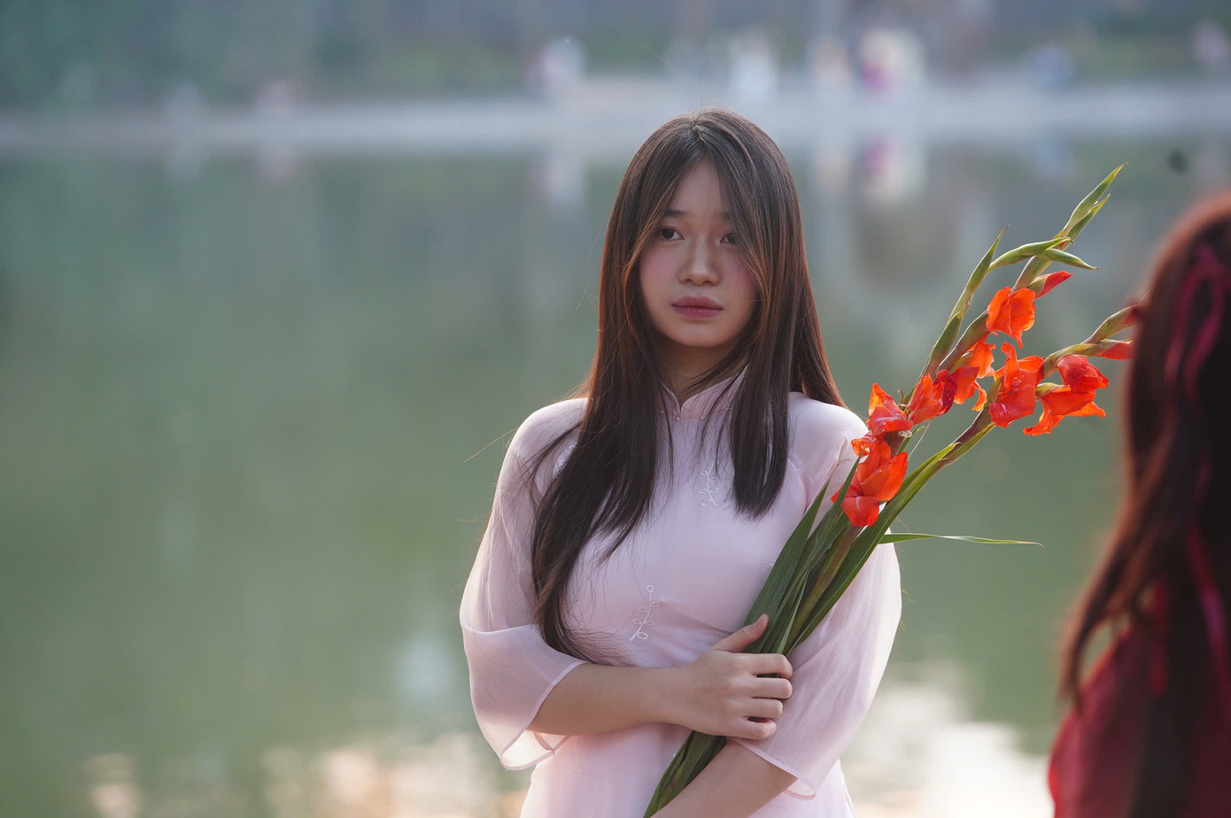 Dưới nắng vàng ấm áp, nhiều bạn trẻ đã tranh thủ thả dáng để có được những tấm hình rực rỡ đầu năm.