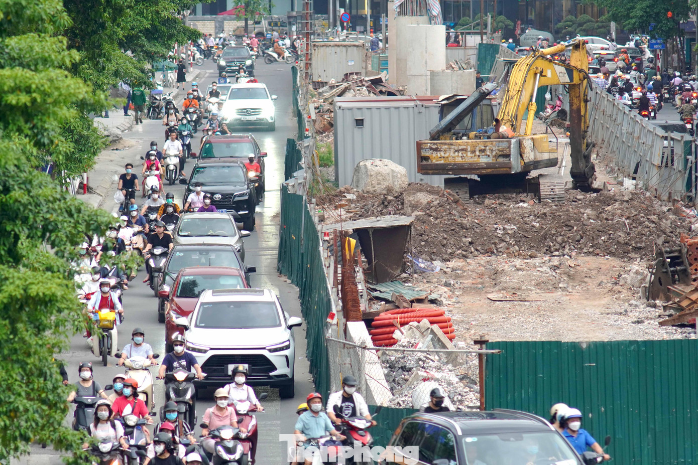 Áp lực giao thông đè nén vào các khung giờ cao điểm trên đoạn đường này. Áp lực giao thông đè nén vào các khung giờ cao điểm trên đoạn đường này.