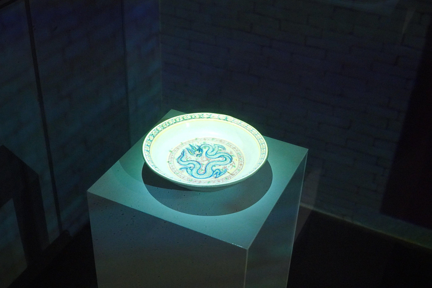 Những hiện vật tiêu biểu, đặc sắc nhất này đã khai quật hai thập kỷ qua là cả chặng đường nỗ lực không ngừng của các nhà khoa học để từng bước nghiên cứu, đánh giá, tìm hiểu giá trị di sản và bảo tồn lâu dài cho thế hệ mai sau.